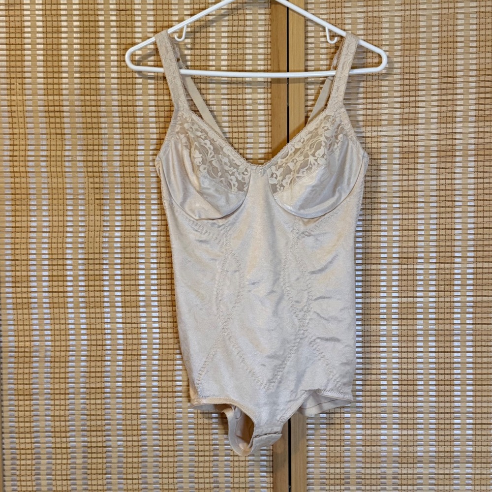 Flexees 6856 Vintage Shapewear Bodysuit Beige Lace Underwire 38C ILGWU USA Made